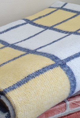 Одеяло 140х205 50% шерсть бело-желто-синяя клетка