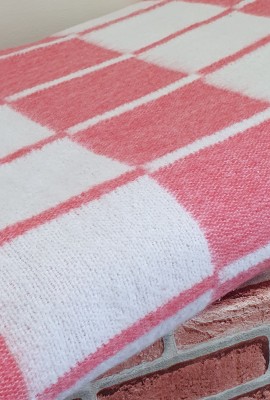 Одеяло 140х205 50% шерсть бело-розовая клетка