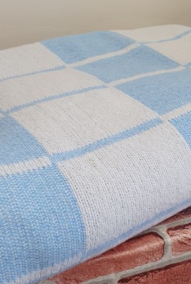 Одеяло 140х205 50% шерсть светло-голубая клетка