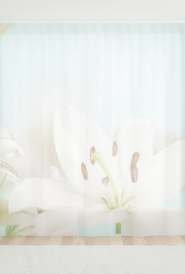 Фототюль из вуали Белые лилии на голубой глади