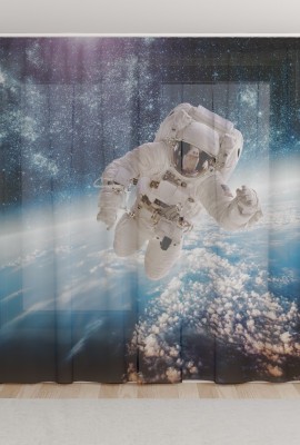 Фототюль из вуали Астронавт в открытом космосе